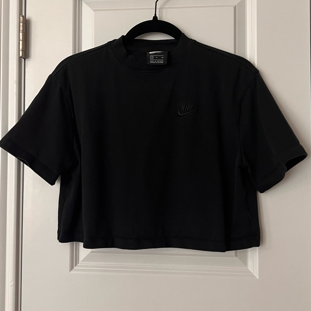 Nike Sportswear Cropped Tee - size small